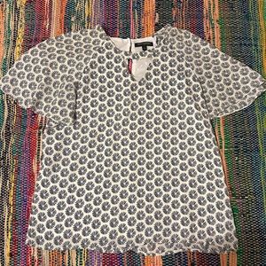 Banana Republic size L black and white floral short sleeve blouse